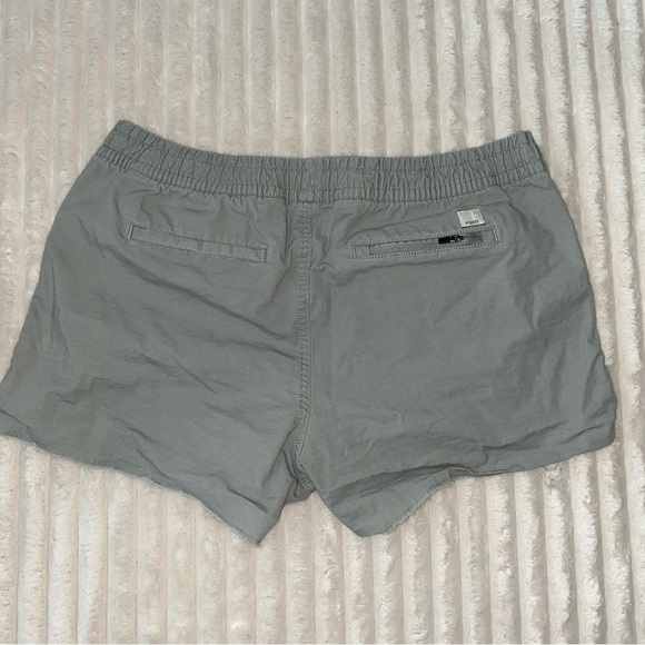 Vuori Gray Cargo Shorts Relaxed Fit - Picture 2 of 5